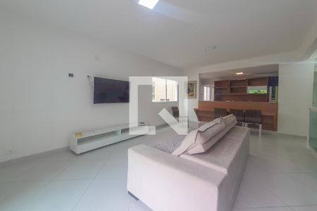 Sala 1 de casa para alugar com 3 quartos, 300m² em Jardim Las Palmas, Guarujá