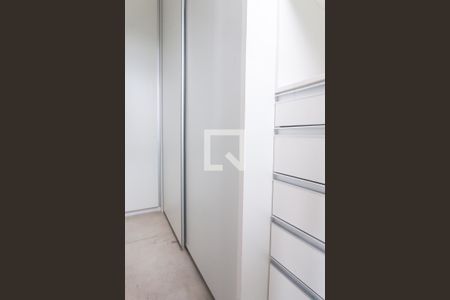 Casa de condomínio à venda com 400m², 4 quartos e 6 vagas Casa de condomínio à venda com 400m², 4 quartos e 6 vagasCloset da Suíte 4