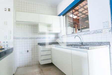 Casa de condomínio à venda com 400m², 4 quartos e 6 vagas Casa de condomínio à venda com 400m², 4 quartos e 6 vagasCozinha