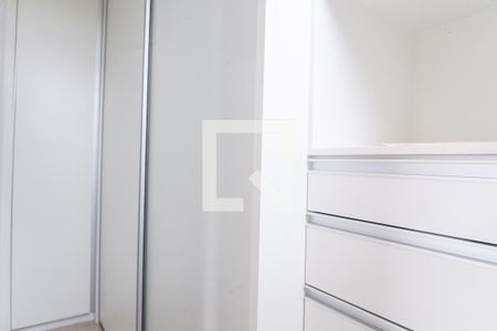 Casa de condomínio à venda com 400m², 4 quartos e 6 vagas Casa de condomínio à venda com 400m², 4 quartos e 6 vagasCloset da Suíte 4