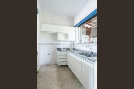 Casa de condomínio à venda com 400m², 4 quartos e 6 vagas Casa de condomínio à venda com 400m², 4 quartos e 6 vagasCozinha