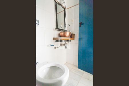 Casa de condomínio à venda com 400m², 4 quartos e 6 vagas Casa de condomínio à venda com 400m², 4 quartos e 6 vagasBanheiro da Suíte 2