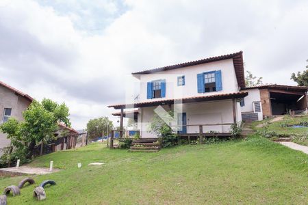 Casa de condomínio à venda com 400m², 4 quartos e 6 vagas Casa de condomínio à venda com 400m², 4 quartos e 6 vagasÁrea Externa