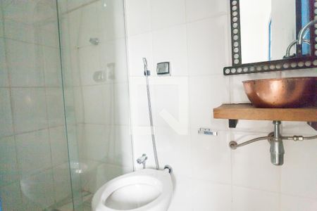 Casa de condomínio à venda com 400m², 4 quartos e 6 vagas Casa de condomínio à venda com 400m², 4 quartos e 6 vagasBanheiro da Suíte 2