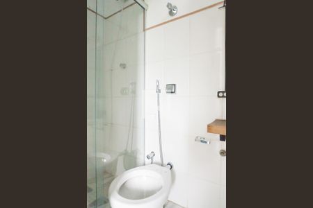 Casa de condomínio à venda com 400m², 4 quartos e 6 vagas Casa de condomínio à venda com 400m², 4 quartos e 6 vagasBanheiro da Suíte 2