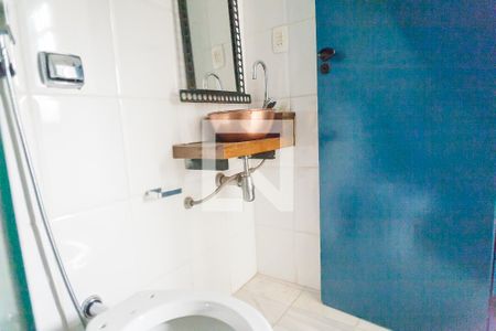 Casa de condomínio à venda com 400m², 4 quartos e 6 vagas Casa de condomínio à venda com 400m², 4 quartos e 6 vagasBanheiro da Suíte 2