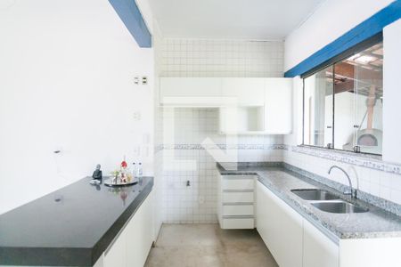 Casa de condomínio à venda com 400m², 4 quartos e 6 vagas Casa de condomínio à venda com 400m², 4 quartos e 6 vagasCozinha