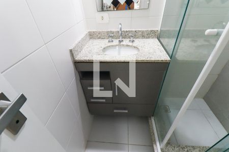 Banheiro Social de kitnet/studio para alugar com 1 quarto, 28m² em Rebouças, Curitiba