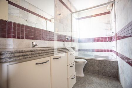 Banheiro da Suíte de apartamento para alugar com 1 quarto, 46m² em Coração de Jesus, Belo Horizonte