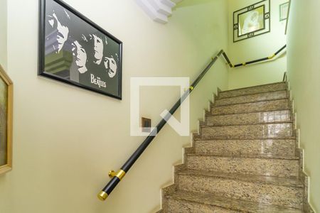 Escada de casa para alugar com 4 quartos, 500m² em Parque da Vila Prudente, São Paulo