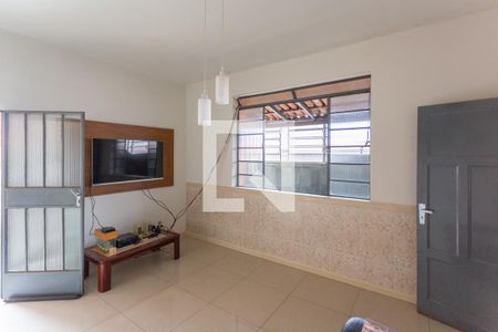 Sala de casa à venda com 4 quartos, 360m² em Sagrada Família, Belo Horizonte