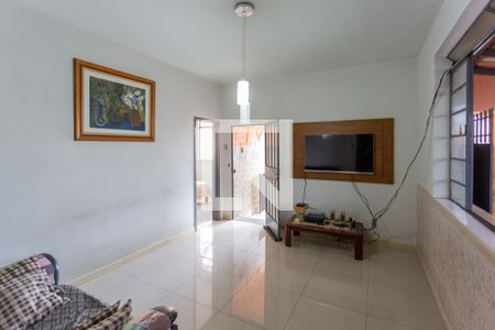 Sala de casa à venda com 4 quartos, 360m² em Sagrada Família, Belo Horizonte