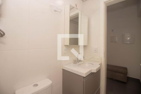 Banheiro de kitnet/studio para alugar com 1 quarto, 30m² em Vila Ipiranga, Porto Alegre