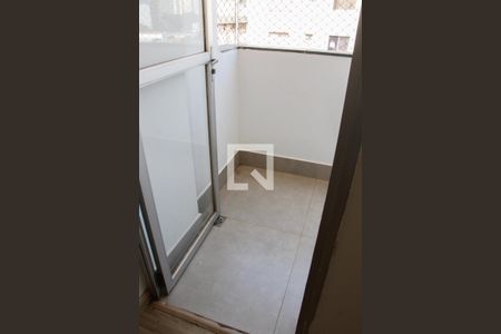 SACADA de apartamento à venda com 1 quarto, 54m² em Bosque, Campinas