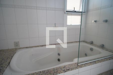 Banheiro do Quarto 1 de apartamento para alugar com 3 quartos, 246m² em Campeche, Florianópolis