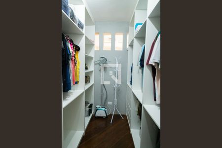Apartamento à venda com 300m², 3 quartos e 4 vagas Apartamento à venda com 300m², 3 quartos e 4 vagasCloset - Suíte 3