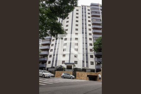 Apartamento à venda com 300m², 3 quartos e 4 vagas Apartamento à venda com 300m², 3 quartos e 4 vagasFachada