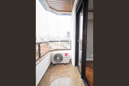 Apartamento à venda com 300m², 3 quartos e 4 vagas Apartamento à venda com 300m², 3 quartos e 4 vagasSacada -Suíte 3