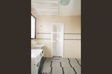 Apartamento à venda com 300m², 3 quartos e 4 vagas Apartamento à venda com 300m², 3 quartos e 4 vagasÁrea de Serviço