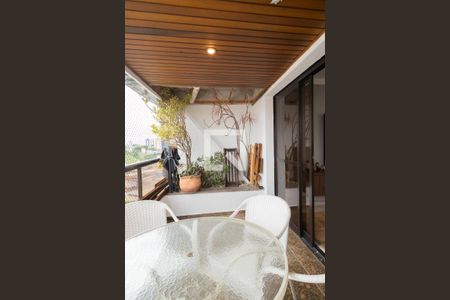 Apartamento à venda com 300m², 3 quartos e 4 vagas Apartamento à venda com 300m², 3 quartos e 4 vagasSacada -Cobertura