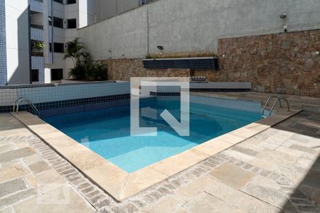 Apartamento à venda com 300m², 3 quartos e 4 vagas Apartamento à venda com 300m², 3 quartos e 4 vagasÁrea comum - Piscina