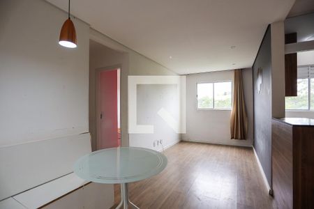 Sala  de apartamento para alugar com 2 quartos, 48m² em Parque Rincão, Cotia