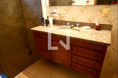 Apartamento à venda com 331m², 4 quartos e 4 vagas Apartamento à venda com 331m², 4 quartos e 4 vagasBanheiro suite 3