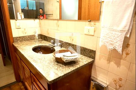 Apartamento à venda com 331m², 4 quartos e 4 vagas Apartamento à venda com 331m², 4 quartos e 4 vagasBanheiro suite 2