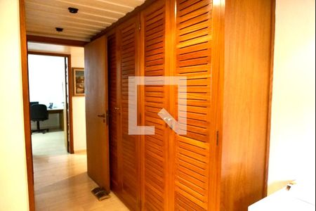 Apartamento à venda com 331m², 4 quartos e 4 vagas Apartamento à venda com 331m², 4 quartos e 4 vagasSuite 3