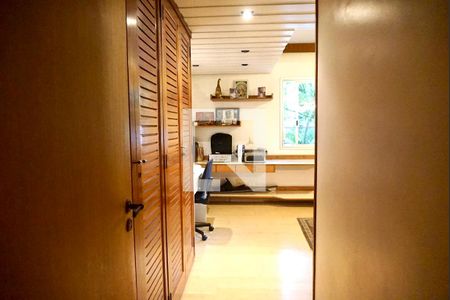 Apartamento à venda com 331m², 4 quartos e 4 vagas Apartamento à venda com 331m², 4 quartos e 4 vagasSuite 3