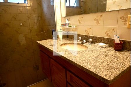 Apartamento à venda com 331m², 4 quartos e 4 vagas Apartamento à venda com 331m², 4 quartos e 4 vagasBanheiro suite 3