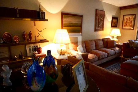 Apartamento à venda com 331m², 4 quartos e 4 vagas Apartamento à venda com 331m², 4 quartos e 4 vagasSala