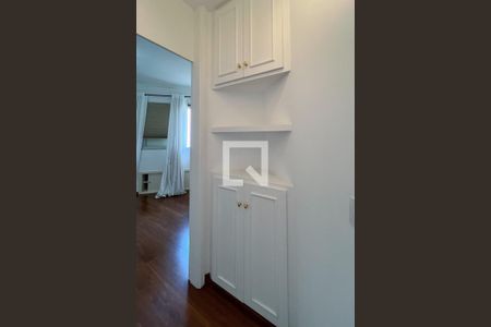 Corredor de apartamento à venda com 1 quarto, 55m² em Vila Nova Conceição, São Paulo