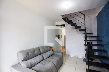 Sala de casa para alugar com 2 quartos, 120m² em Jardim São Miguel, Cotia