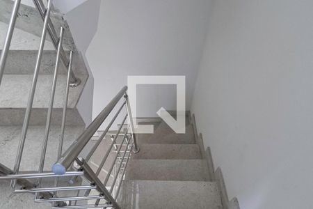 Escada de casa à venda com 3 quartos, 130m² em Planalto, Belo Horizonte