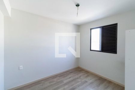 Quarto 2 de casa à venda com 3 quartos, 130m² em Planalto, Belo Horizonte