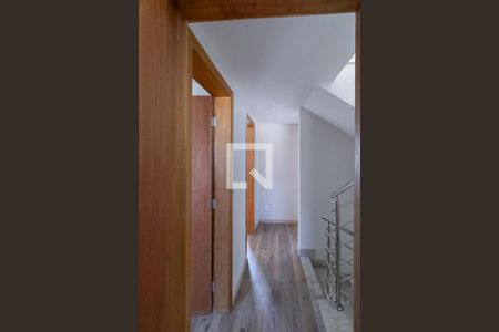 Corredor de casa à venda com 3 quartos, 130m² em Planalto, Belo Horizonte