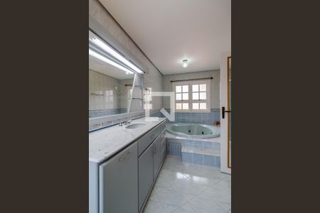 Casa de condomínio à venda com 290m², 4 quartos e 3 vagas Casa de condomínio à venda com 290m², 4 quartos e 3 vagasQuarto 2 - suíte