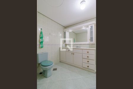 Casa de condomínio à venda com 290m², 4 quartos e 3 vagas Casa de condomínio à venda com 290m², 4 quartos e 3 vagasBanheiro