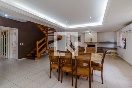 Casa de condomínio à venda com 290m², 4 quartos e 3 vagasSala