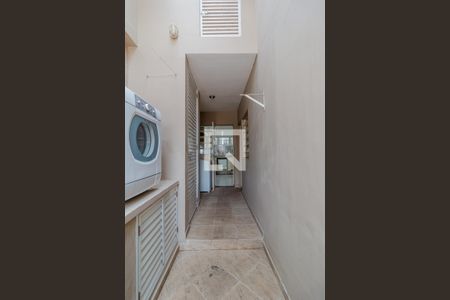 Casa de condomínio à venda com 290m², 4 quartos e 3 vagas Casa de condomínio à venda com 290m², 4 quartos e 3 vagasÁrea de Serviço