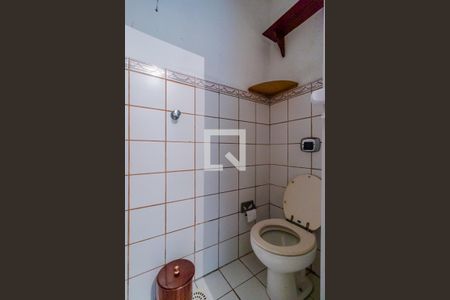 Casa de condomínio à venda com 290m², 4 quartos e 3 vagas Casa de condomínio à venda com 290m², 4 quartos e 3 vagasBanheiro de serviço