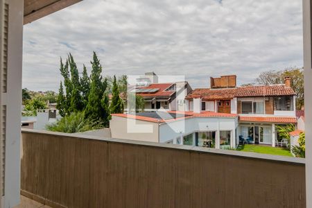 Casa de condomínio à venda com 290m², 4 quartos e 3 vagas Casa de condomínio à venda com 290m², 4 quartos e 3 vagasVista