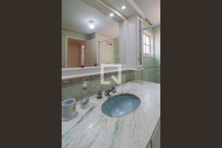 Casa de condomínio à venda com 290m², 4 quartos e 3 vagas Casa de condomínio à venda com 290m², 4 quartos e 3 vagasBanheiro