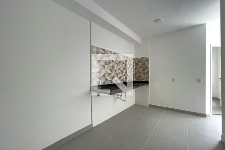 Sala e cozinha de apartamento para alugar com 2 quartos, 40m² em Vila Monumento, São Paulo