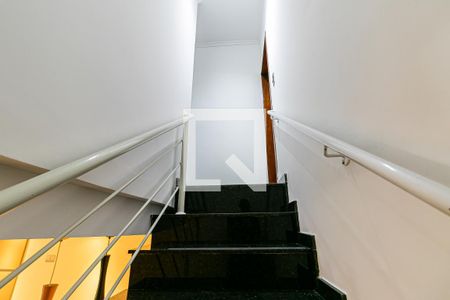 Escadas de casa à venda com 4 quartos, 245m² em Chácara Seis de Outubro, São Paulo