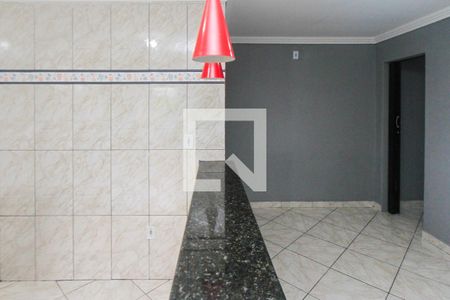 Sala e cozinha de casa para alugar com 2 quartos, 60m² em Jardim Santa Adélia, São Paulo