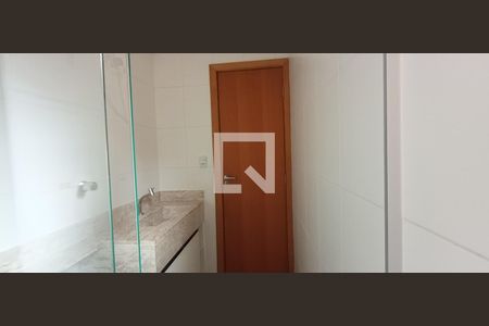 Banheiro de apartamento para alugar com 1 quarto, 38m² em Vila Mazzei, São Paulo