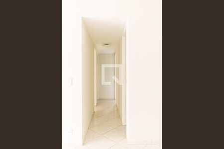 Corredor de apartamento à venda com 3 quartos, 62m² em Engenho de Dentro, Rio de Janeiro