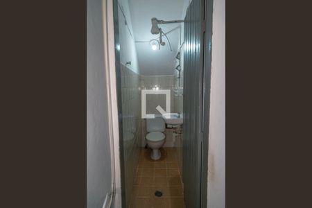 Banheiro de casa para alugar com 1 quarto, 24m² em Vila Regente Feijó, São Paulo